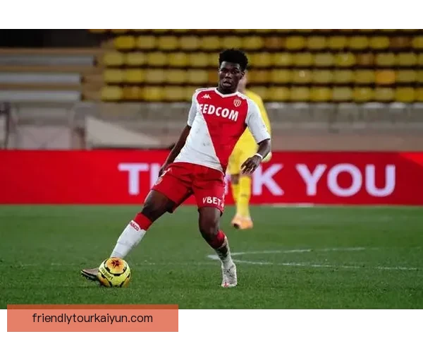 法比尼奥在场上表现稳健，球队对他的依赖程度持续提升